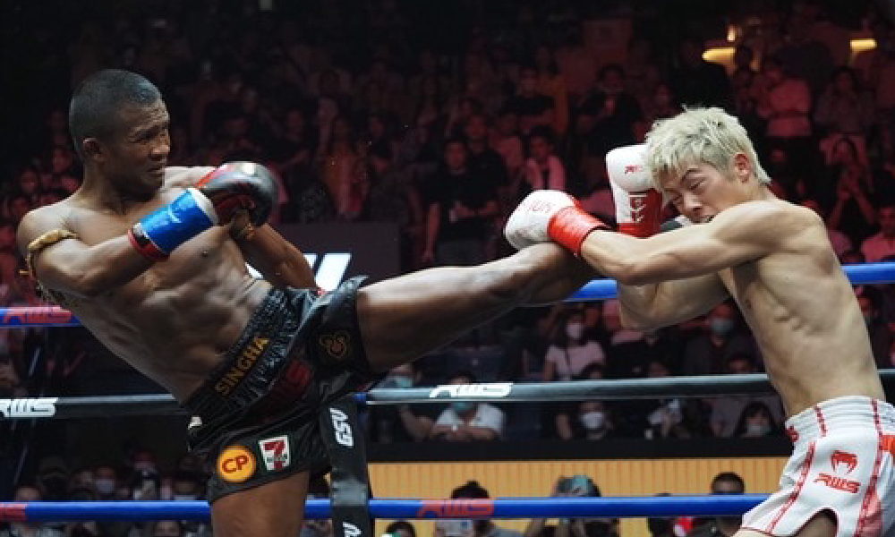 Ringside Muay Thai Live Experience at Rajadamnern Stadium