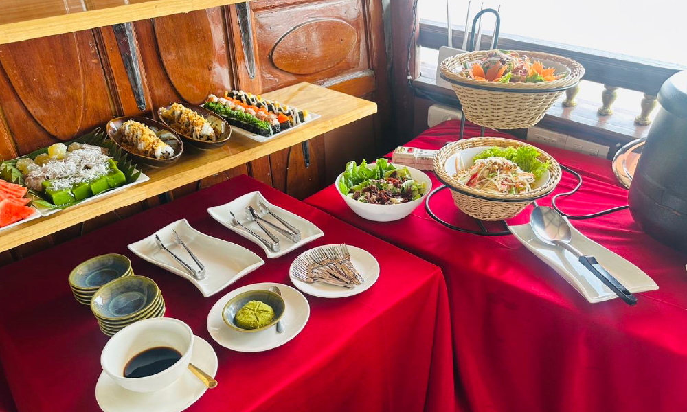 Mahapatra Classic Thai Wooden Boat Lunch Cruise