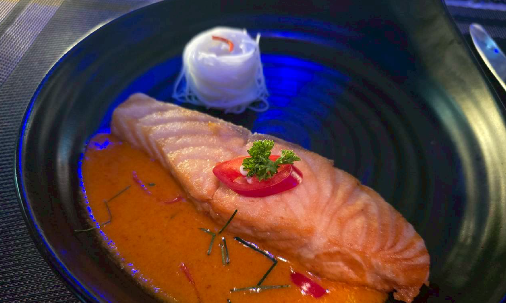 Bangkok Bustaurant – Luxury Sunset & Night Dining Experience