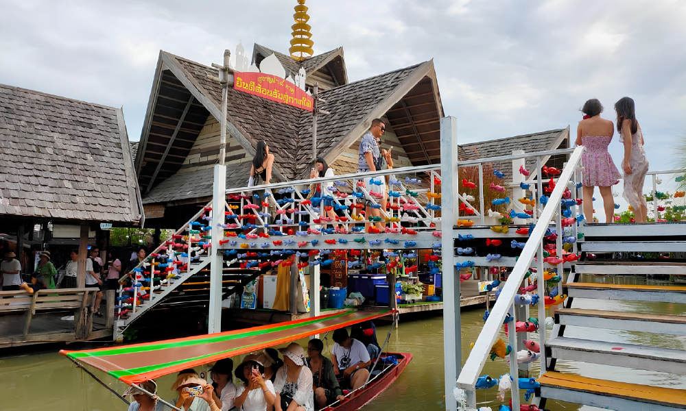 Pattaya Floating Market Cultural Park