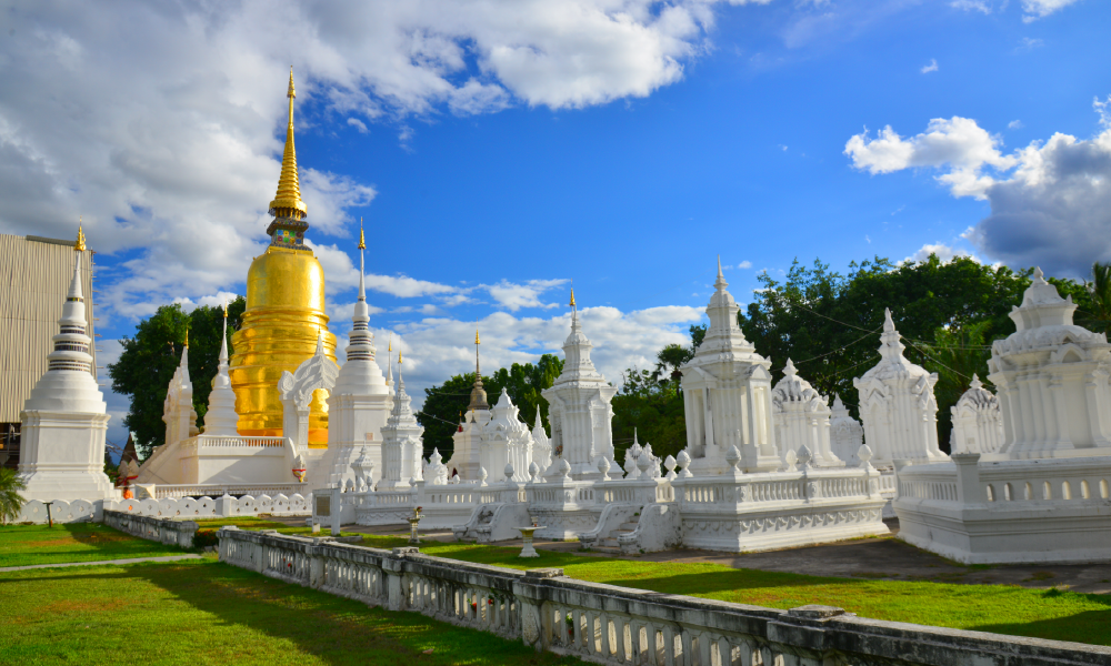 Temples & Traditions: Wat Sri Suphan, Wat Chedi Luang, Wat Suan Dok, Wat Umong, and Local Markets (Self-Guide)