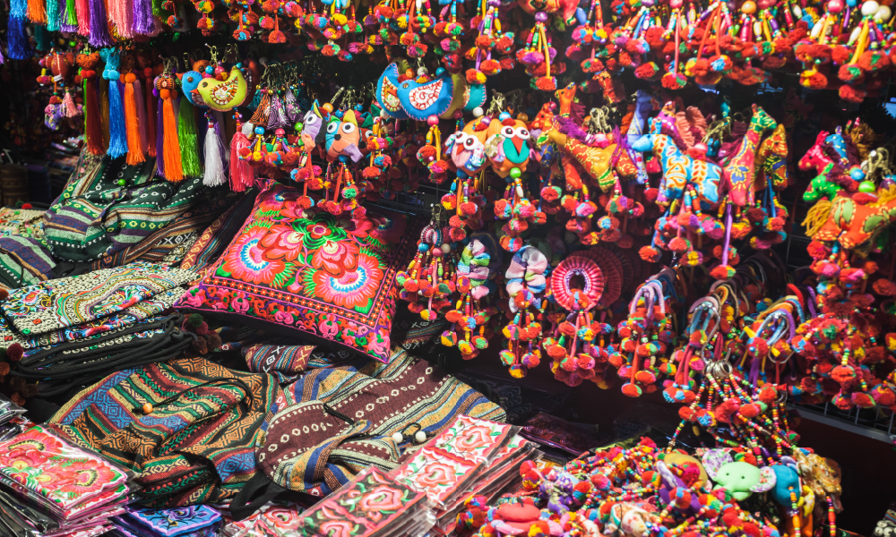 Sacred Temples & Market Treasures: Wat Phra Singh, Wat Chedi Luang, and Wat Chiang Man (Self-Guide)